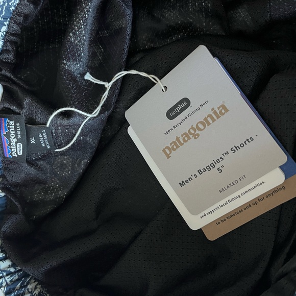 Patagonia short sleeve shirt and Baggies! - Picture 7 of 7